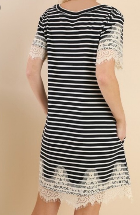 Striped Umgee dress w/ lace accents Sz. S - Picture 2 of 8